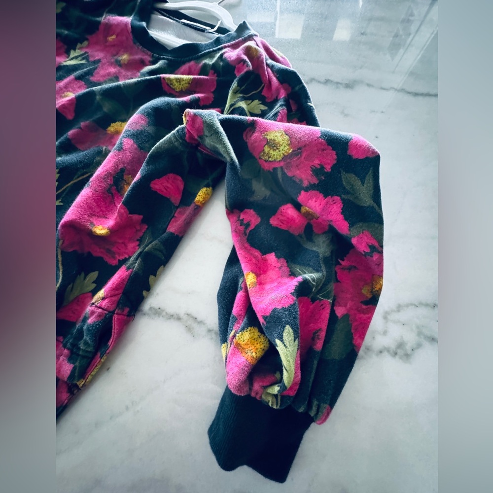 Alice + Olivia Gaia Blouson Sleeve Sweatshirt - Picture 6 of 13